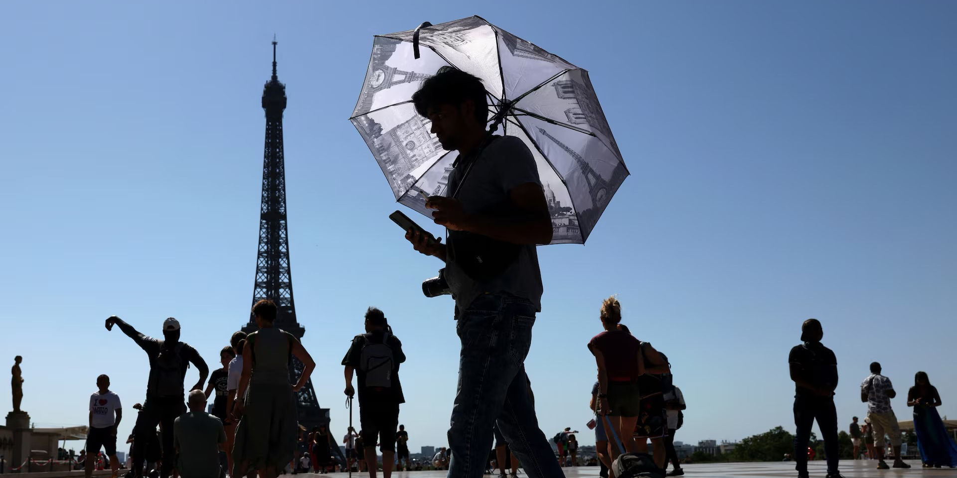 Abnormal heat waves shatter temperature records across several European countries (Photo: REUTERS/Tom Nicholson)