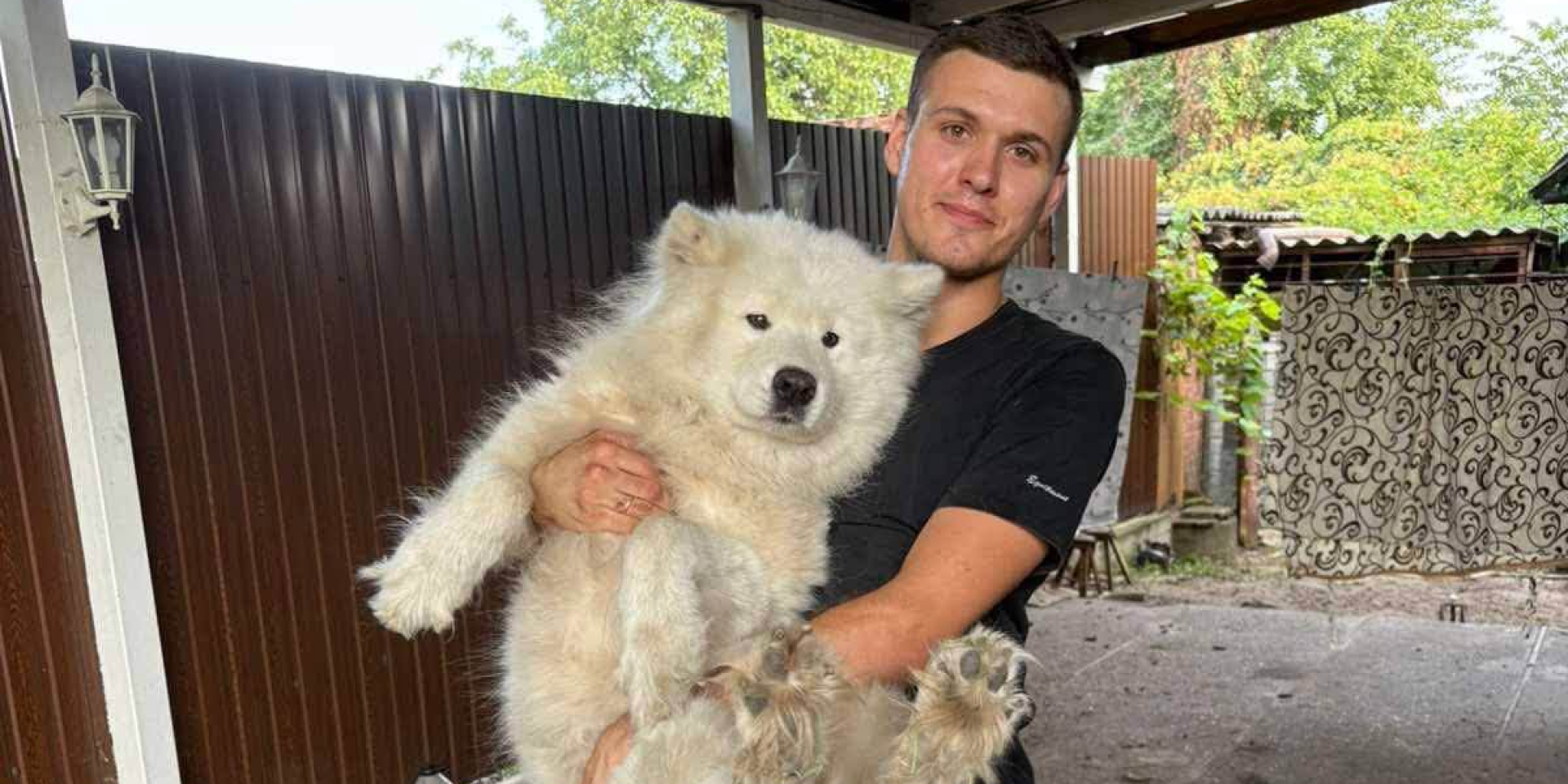 Найденная собака будет жить в семье сотрудника компании (Фото: Нова пошта/Facebook)