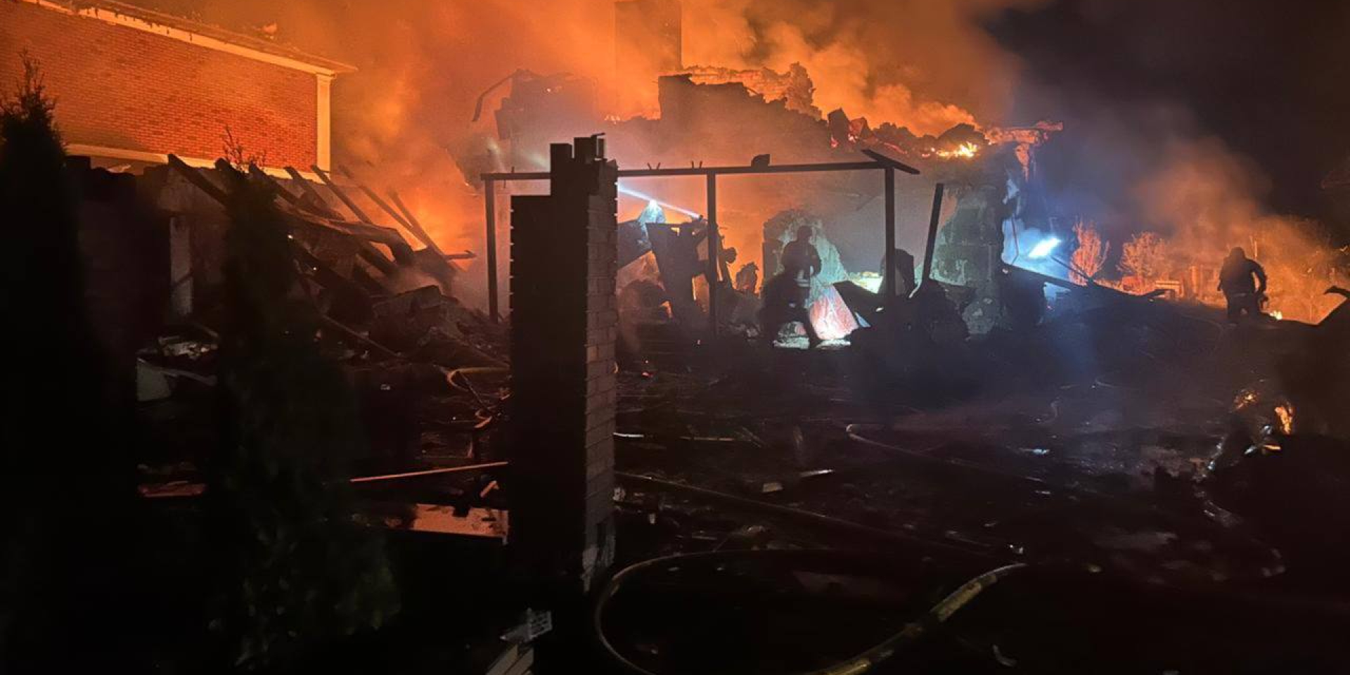 Жилой дом в селе Пуховка Киевской области после попадания БПЛА РФ 8 августа 2026 года (Фото: Киевская областная прокуратура)
