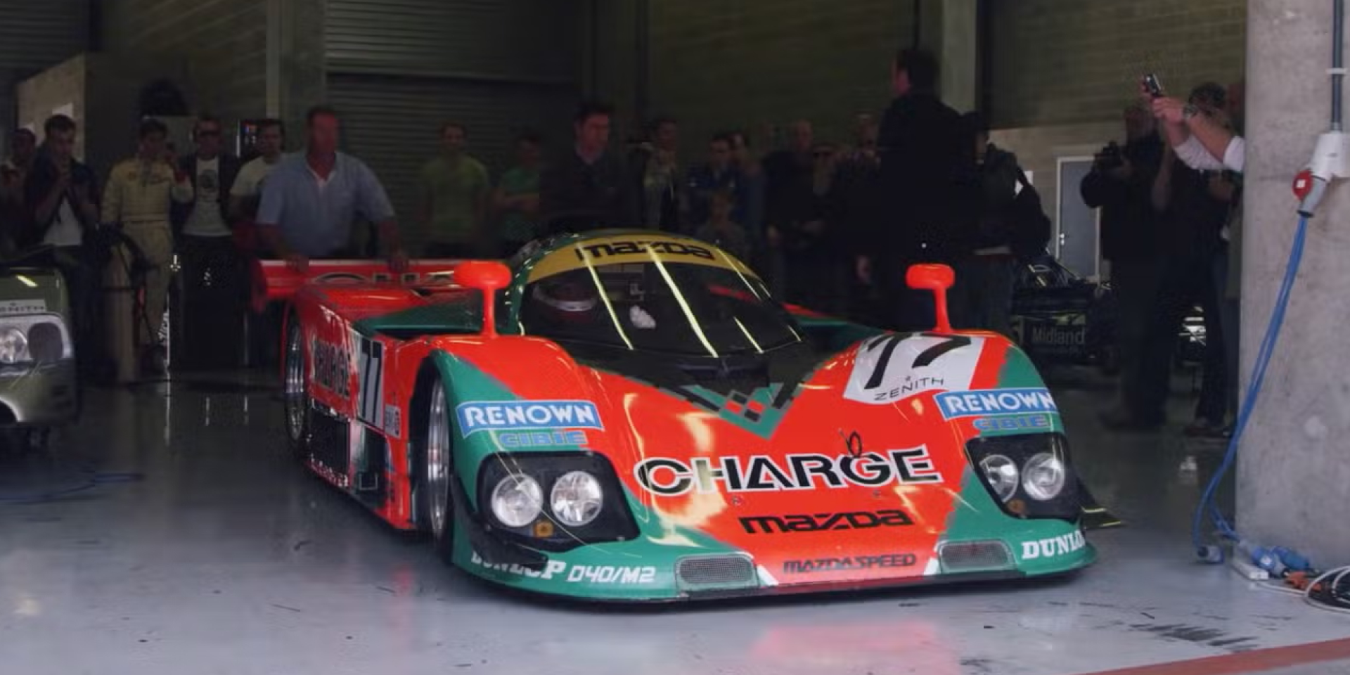На трассе Laguna Seca загорелся раритетный Mazda 767B (Фото: YouTube/GoodingChristies)