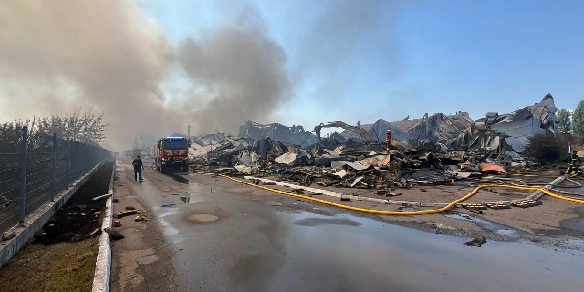 Consequences of Russian strikes on a logistics complex in the village of Chayky near Kyiv (Photo: MTI Group / Facebook)