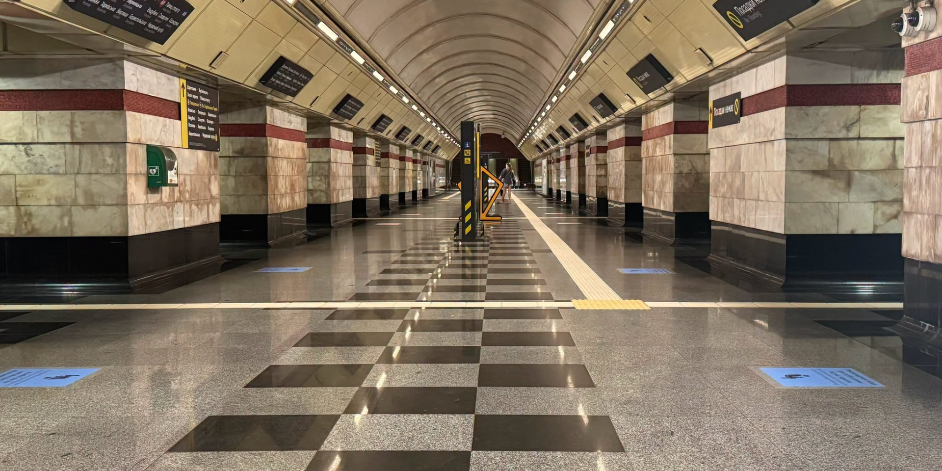 В киевском метро тестируют зонирование платформ во время воздушной тревоги (Фото: КП Киевский метрополитен / Facebook)