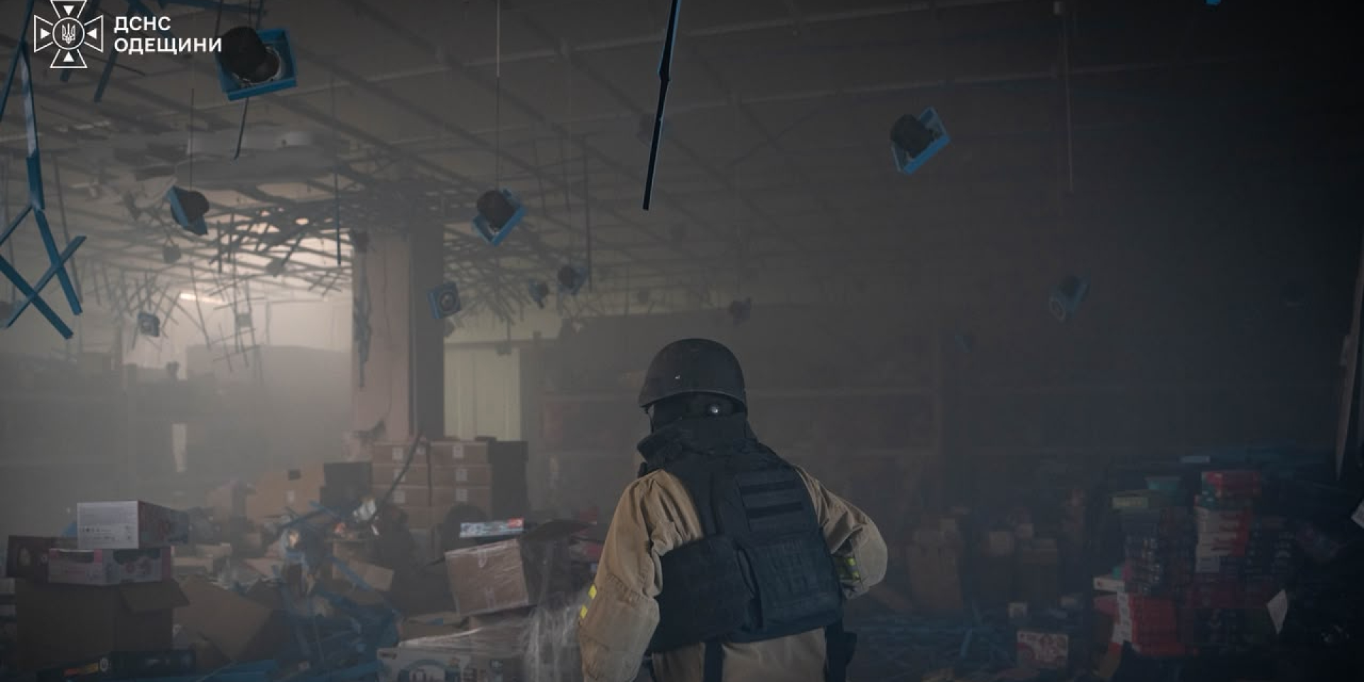 A rescue worker at a post office in Epicentr near Odesa, damaged by a Russian attack (Photo: State Emergency Service of Ukraine via Telegram)