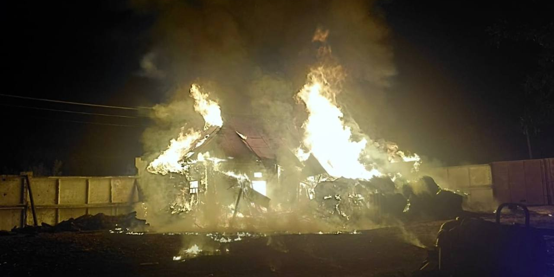 *The aftermath of Russian attack overnight on Aug. 18, Chernihiv Oblast (Photo: Chernihiv Oblast SES / Telegram)