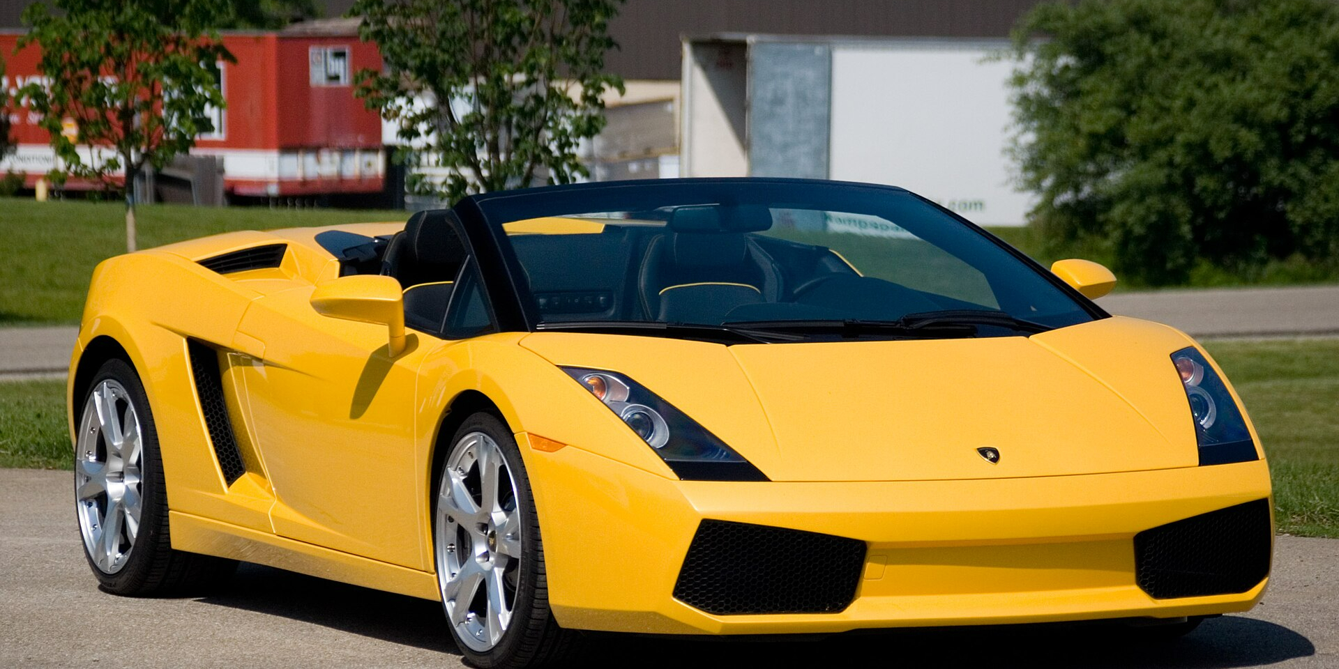 Gallardo — последняя модель бренда с механической коробкой передач (Фото: Википедия)