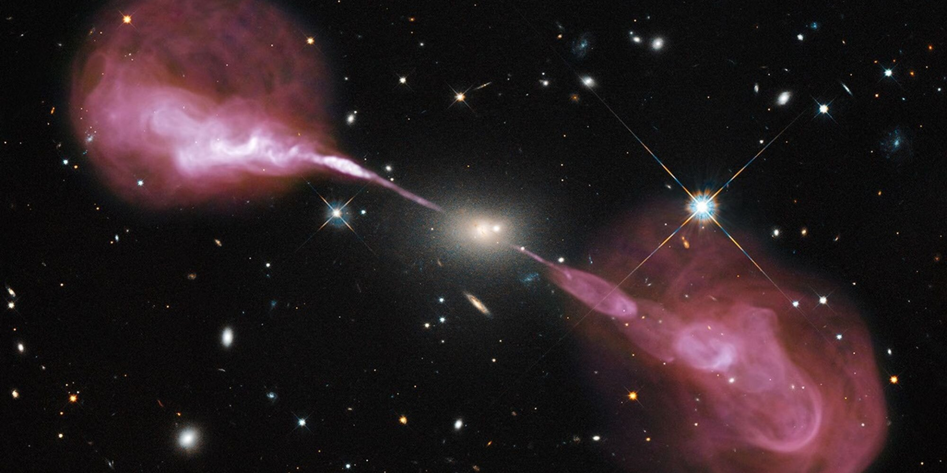 Геркулес А, Герк А, 3C 348 (Фото: NASA, ESA, С. Баум и К. О’Ди (RIT), Р. Перли и У. Коттон (NRAO/AUI/NSF))