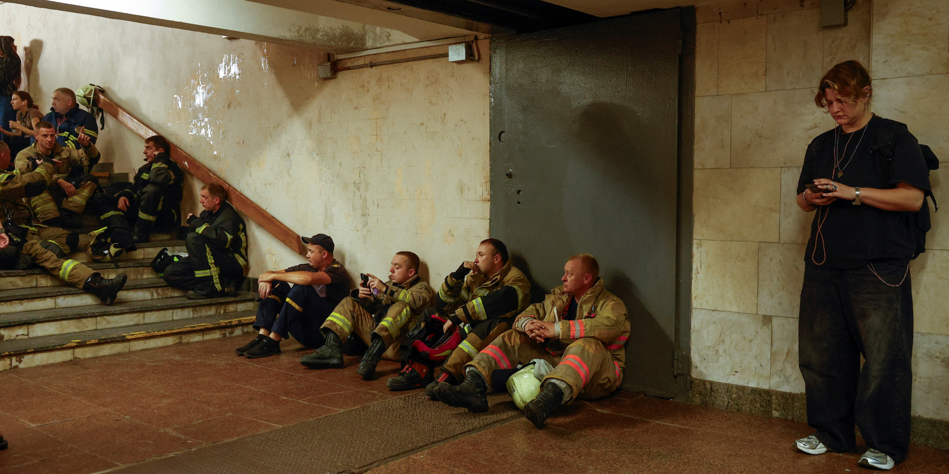 FIrst responders and Kyiv residents shelter in Kyiv subway (Photo: REUTERS/Valentyn Ogirenko)