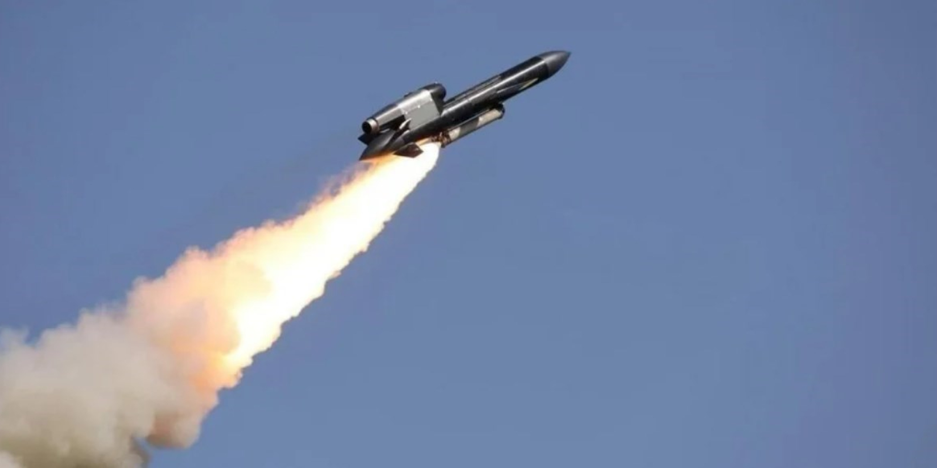 According to Euractiv, the Danish government has removed many regulatory barriers so that Fire Point can establish a production facility for Flamingo missiles in the country (Photo: Launch of the FP-5 Flamingo missile)