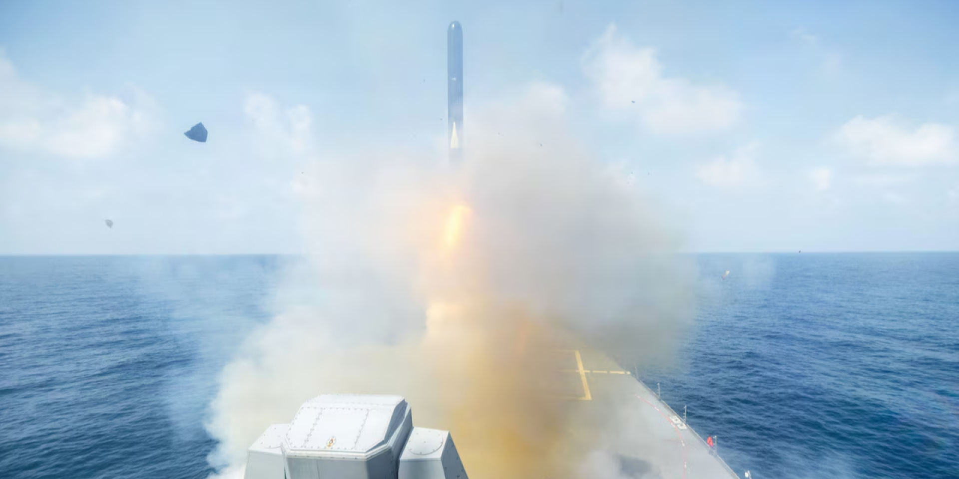 Запуск ракеты Tomahawk с американского эсминца USS Spruance по целям в Иране в первый день операции Эпическая ярость (Фото: Navy / war.gov)