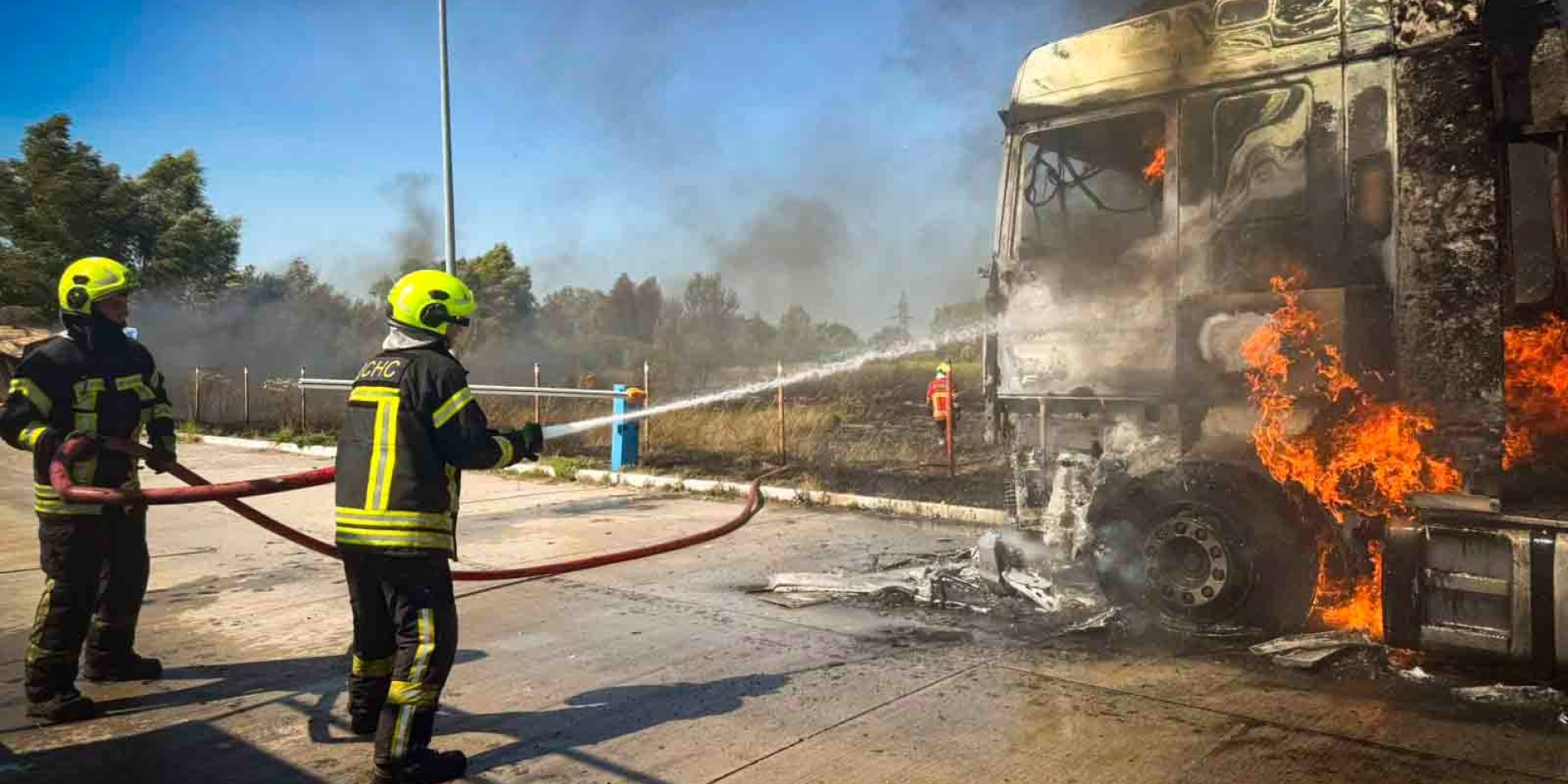 Наслідки ворожого обстрілу Київщини (Фото: Управління ДСНС в Київській області)