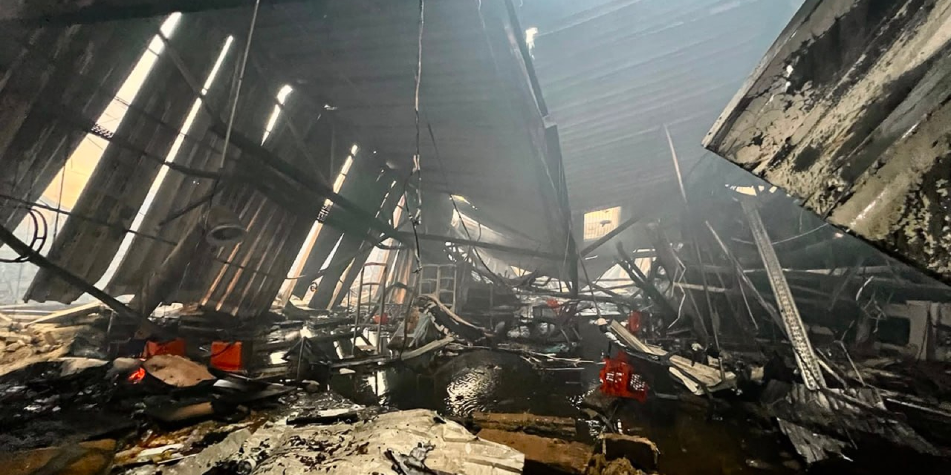 Ruins of the Soniachna Halereia shopping center in Kryvyi Rih as a result of a Russian strike on August 21, 2026 (Photo: State Emergency Service of Dnipropetrovsk Oblast / Telegram)
