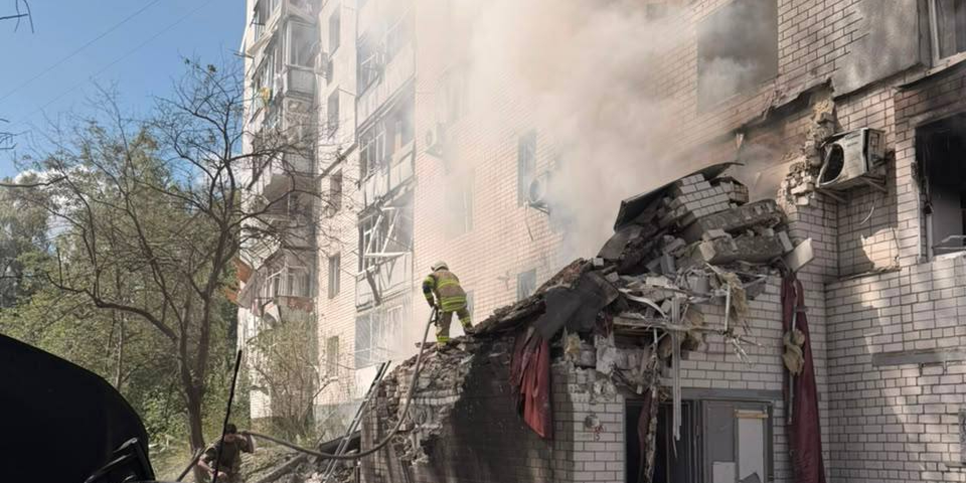 Russian drone hits Chernihiv high-rise (Photo: Vyacheslav Chaus/Chernihiv Oblast Military Administration)