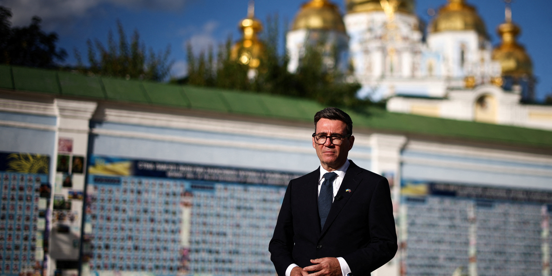 Andy Burnham in Kyiv, Aug. 24 (Photo: HENRY NICHOLLS/Pool via REUTERS)