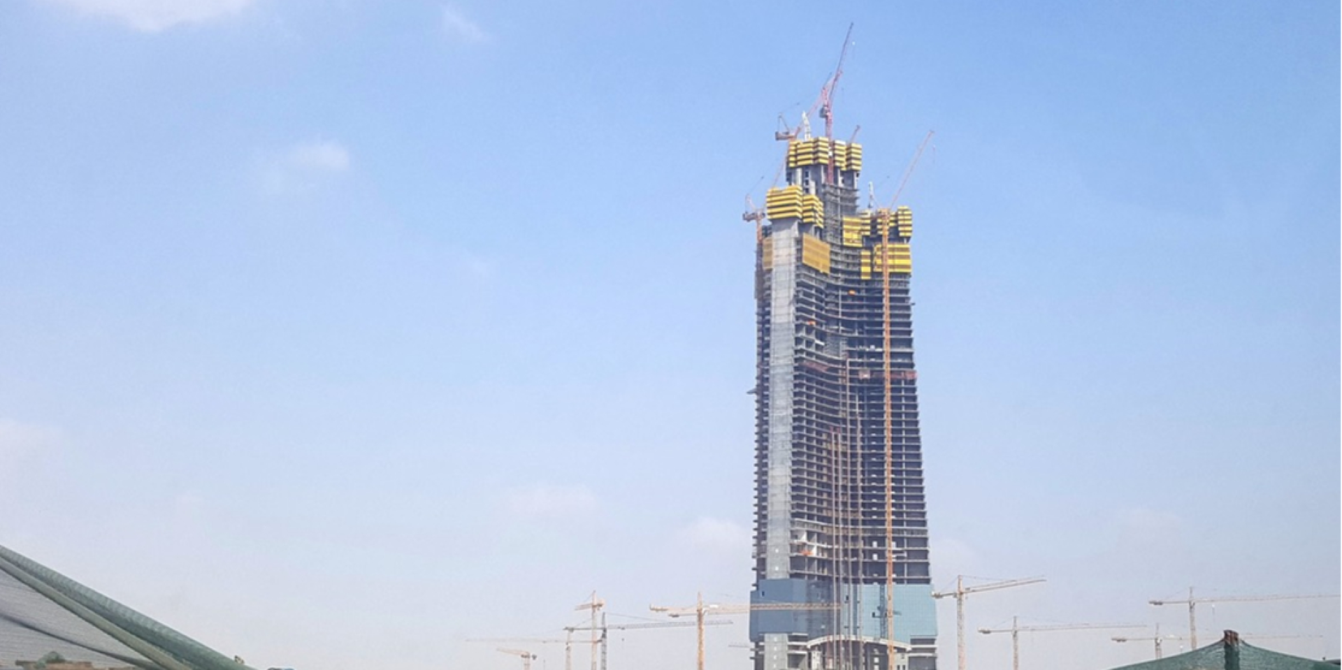 Уже возведено более 100 этажей Jeddah Tower (Фото: thejeddahtower.org)