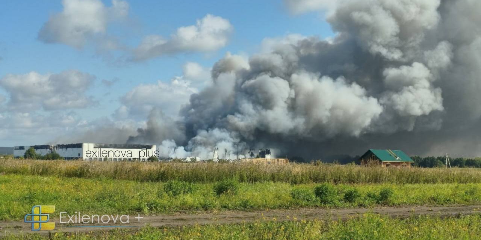 A Wildberries logistics center burns in Russia’s Kotovsk, Tambov Olbast, following a Ukrainian drone strike, August 26, 2026 (Photo: Exilenova+)