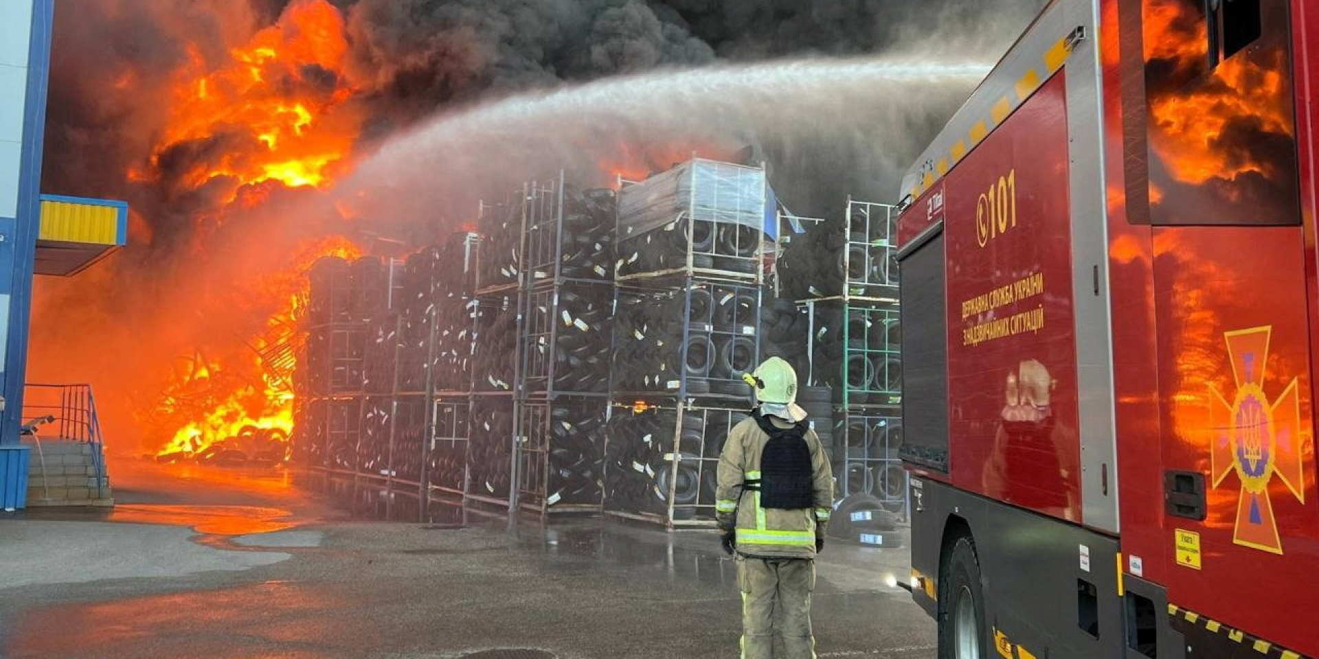 Росіяни вдень атакували Україну дронами (Фото: Press service of the State Emergency Service of Ukraine in Kyiv region/Handout via REUTERS)
