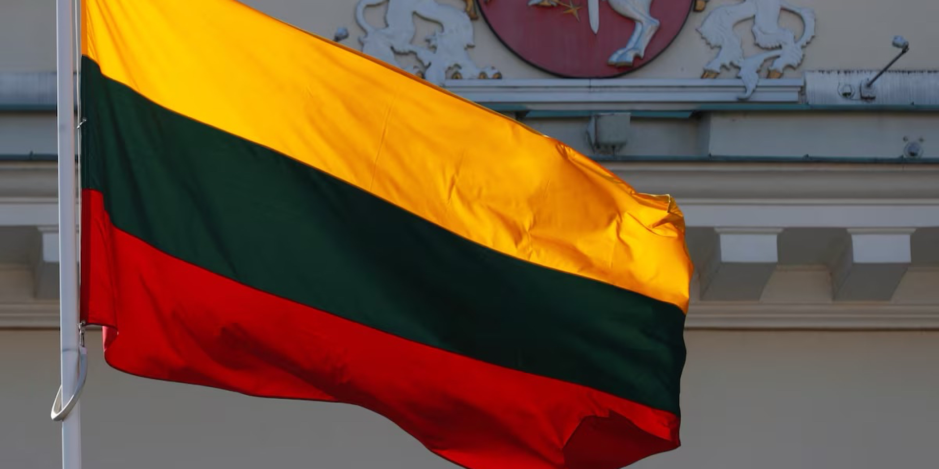 У Литві та Чехії біля оборонних компаній з'явилися жалобні вінки, Вільнюс заявив про російську провокацію