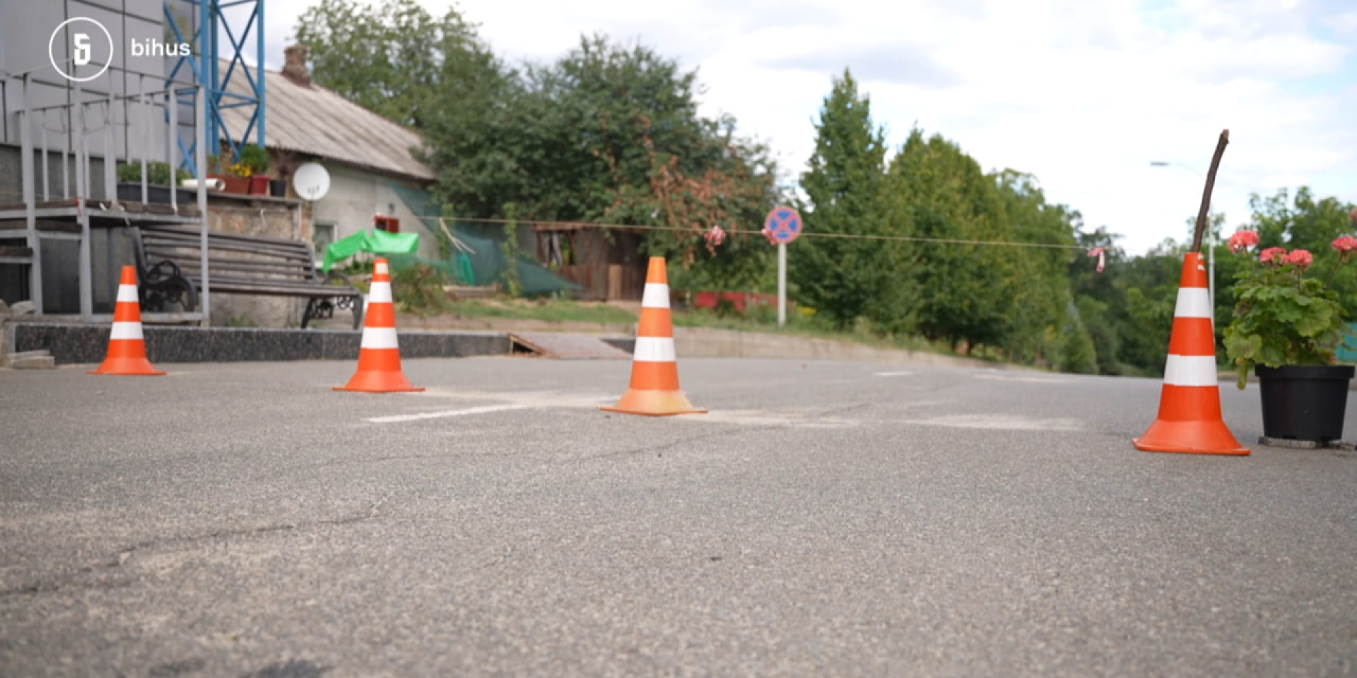 14 липня шлагбаум на в'їзді до Феофанії демонтували — ще до набрання рішенням Київського окружного адміністративного суду законної сили (Фото: Bihus.info)