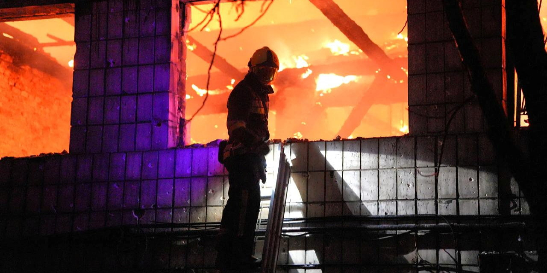A firefighter at the site of a Russian missile strike on Kyiv on the night of September 1, 2026 (Photo: Kyiv State Emergency Service / Telegram)