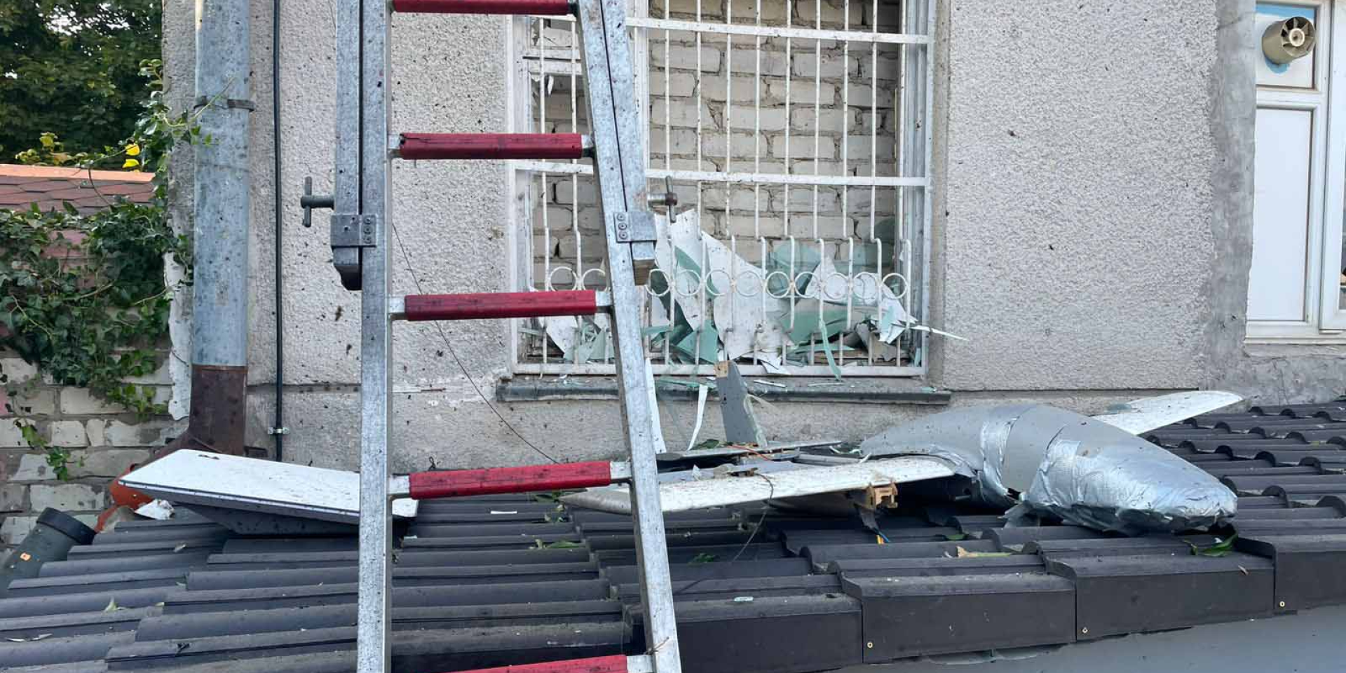 An explosion occurred in the courtyard of Rivne Police Station No. 1 (Photo: SBI / Telegram)