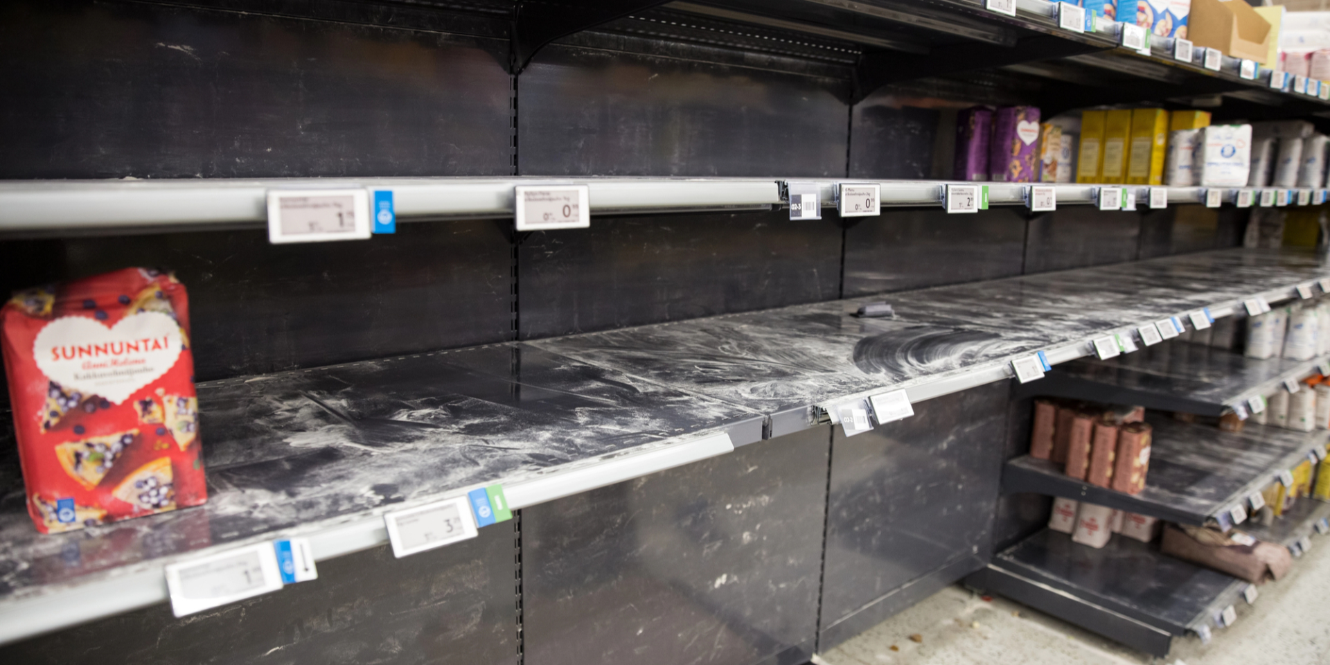 В Украине продолжают массово скупать продукты питания (Фото: depositphotos/ИИ)