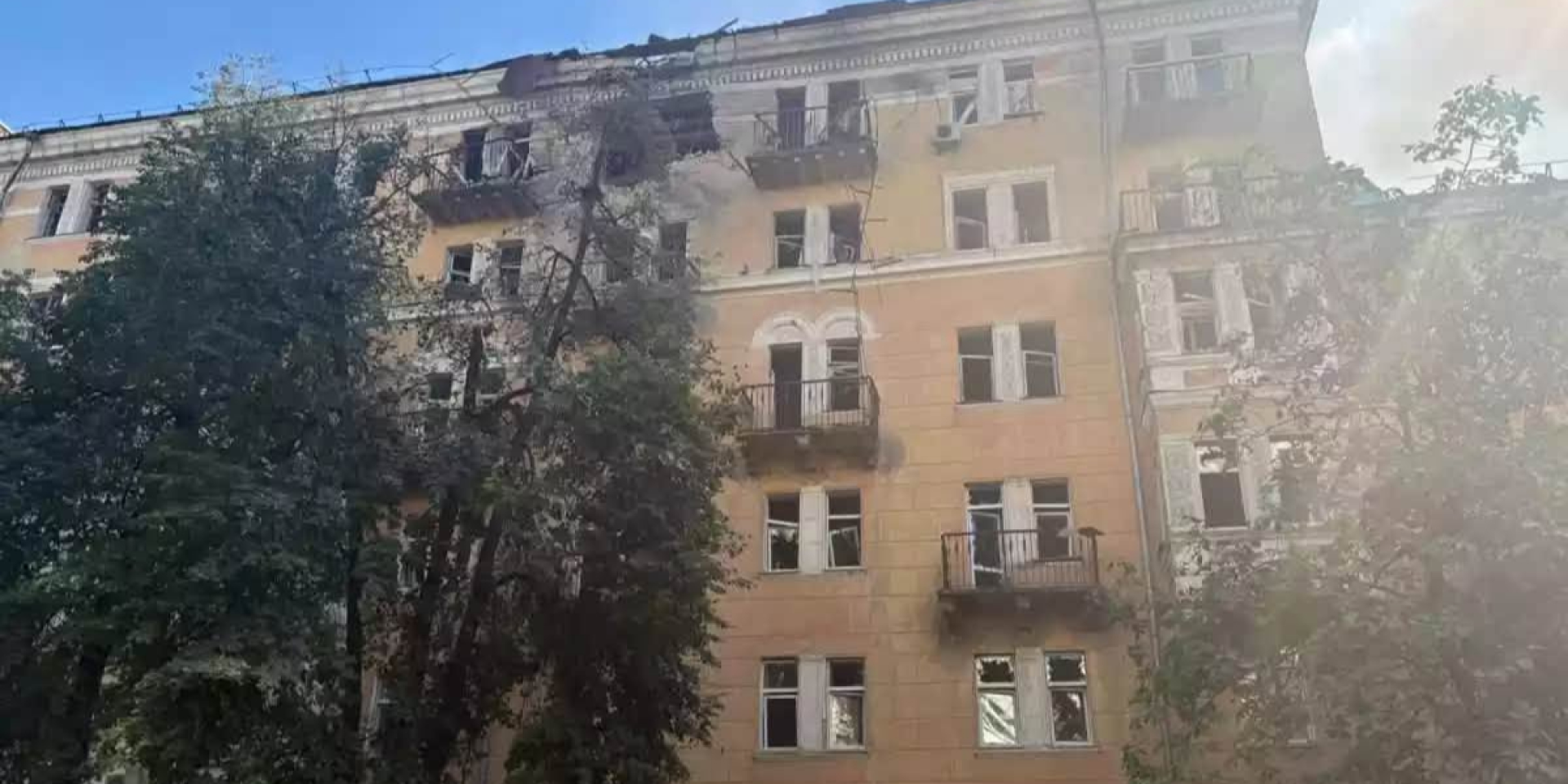РФ поцілила по Національному університету харчових технологій (Фото: Андрій Бутенко/Facebook)