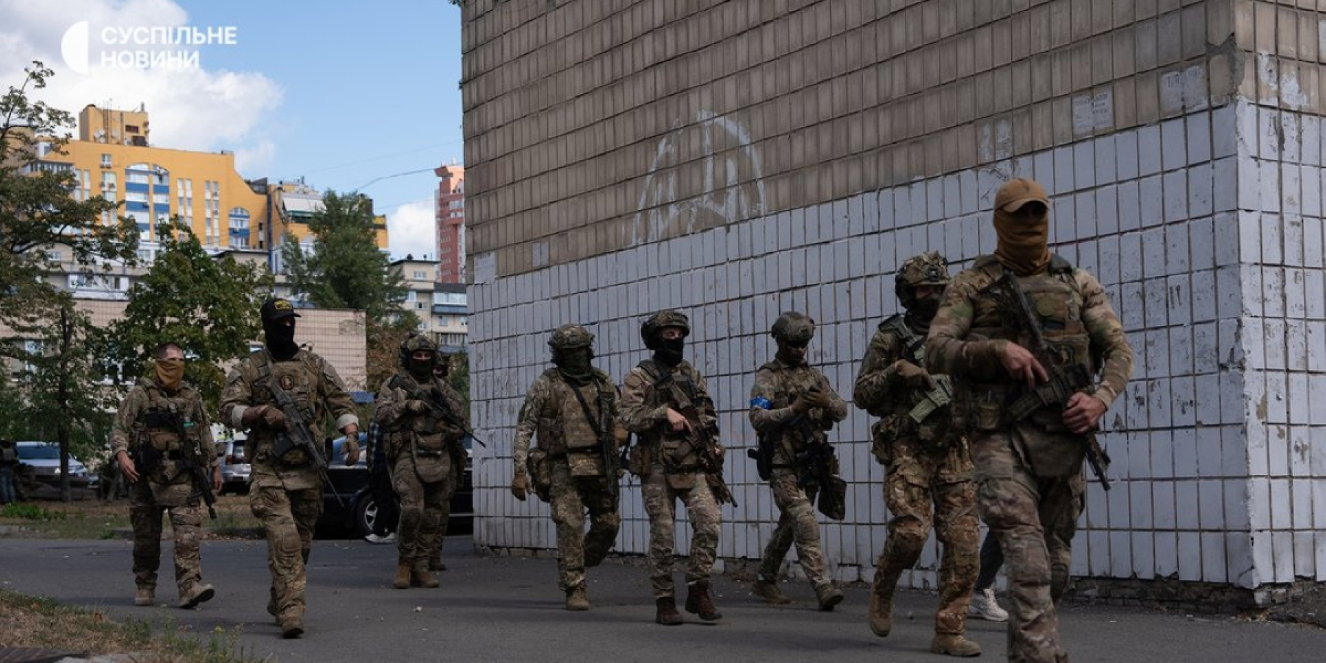 Загін ГУР МО на Березняках у Києві, де 2 вересня сталася стрілянина (Фото: Суспільне Новини/Олександр Магула)