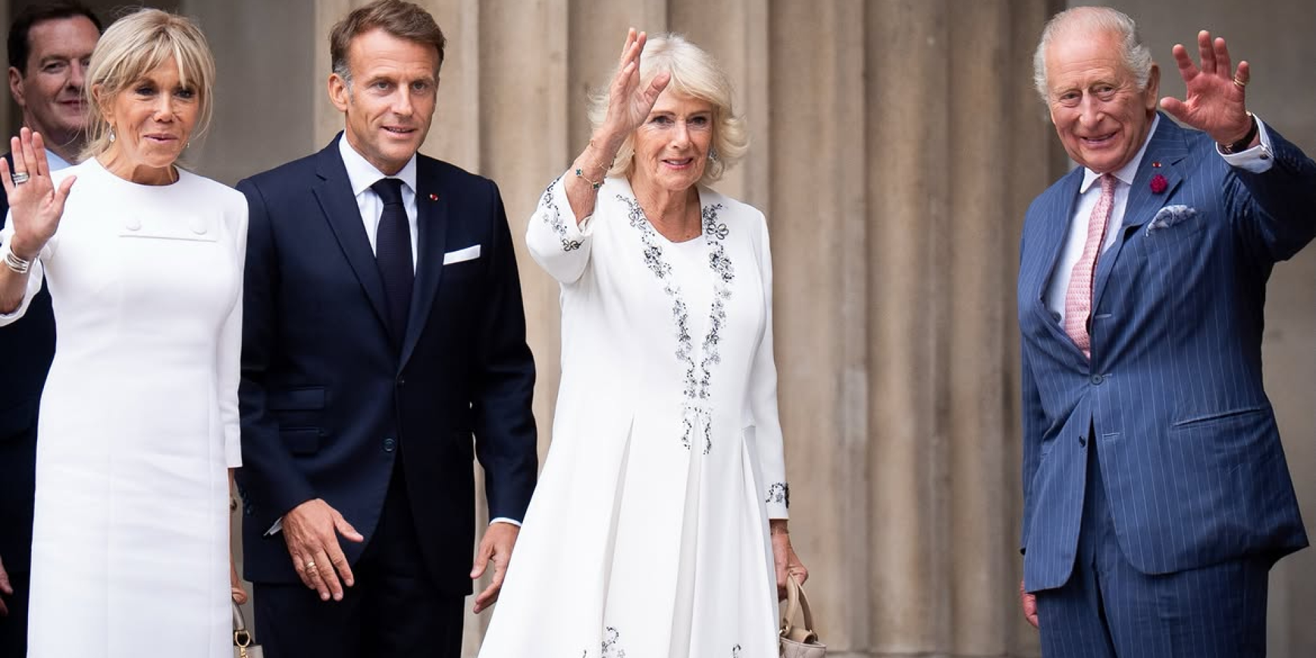 Брижит Макрон и королева Камилла вышли в свет в белых платьях (Фото: theroyalfamily в Instagram)