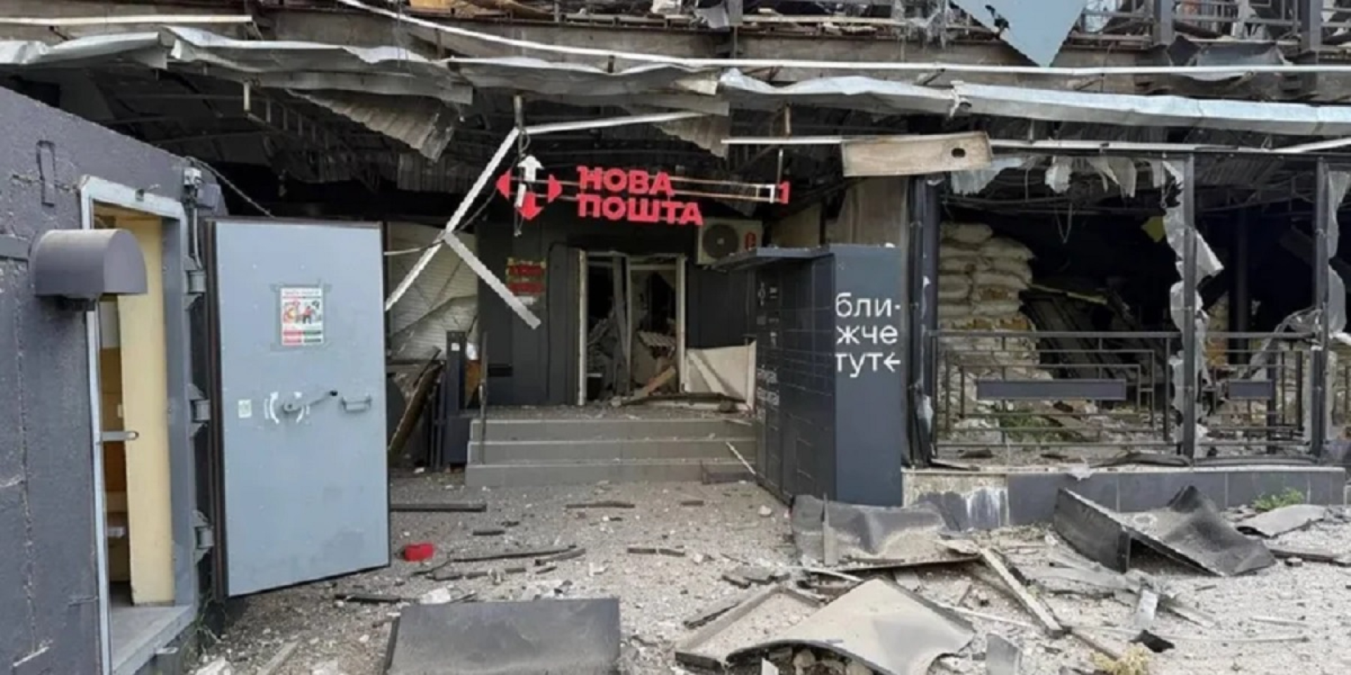 Оккупанты атаковали «Нову пошту в Днепре ракетой, иллюстративное фото (Фото: Нова пошта)