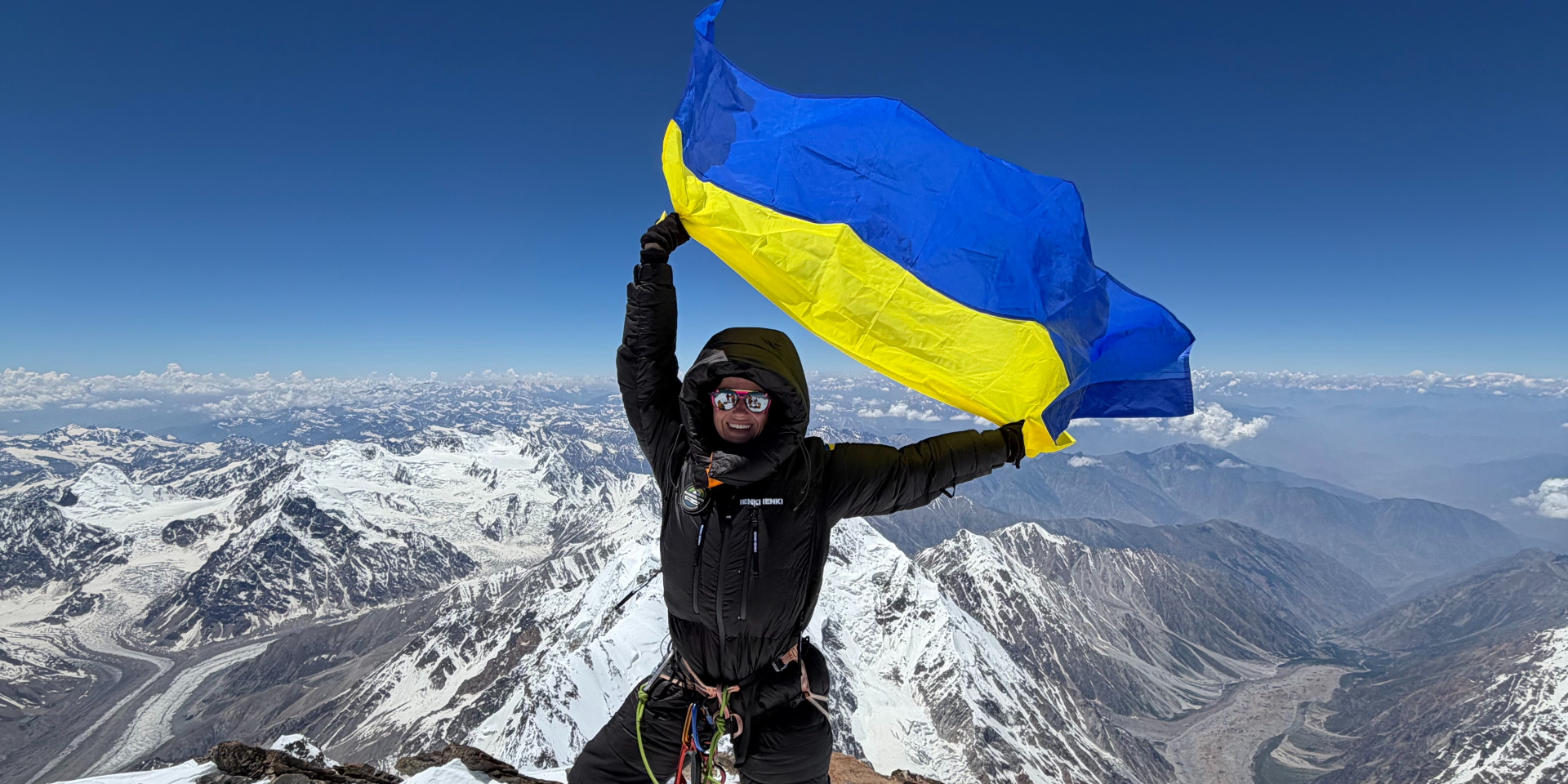 Антоніна Самойлова з українським прапором (Фото: Фото з особистого архіву Антоніни Самойлової)