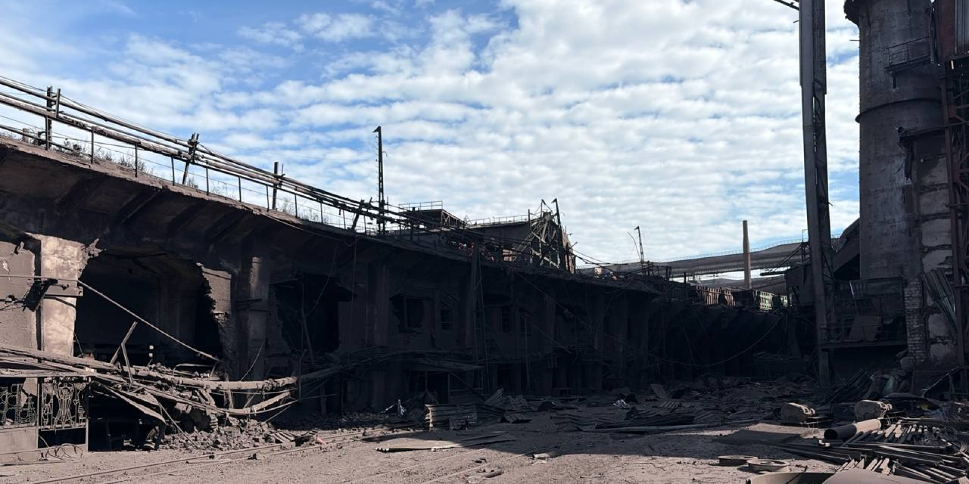 Последствия российского баллистического удара по комбинату в Каменском (Фото: Метинвест)