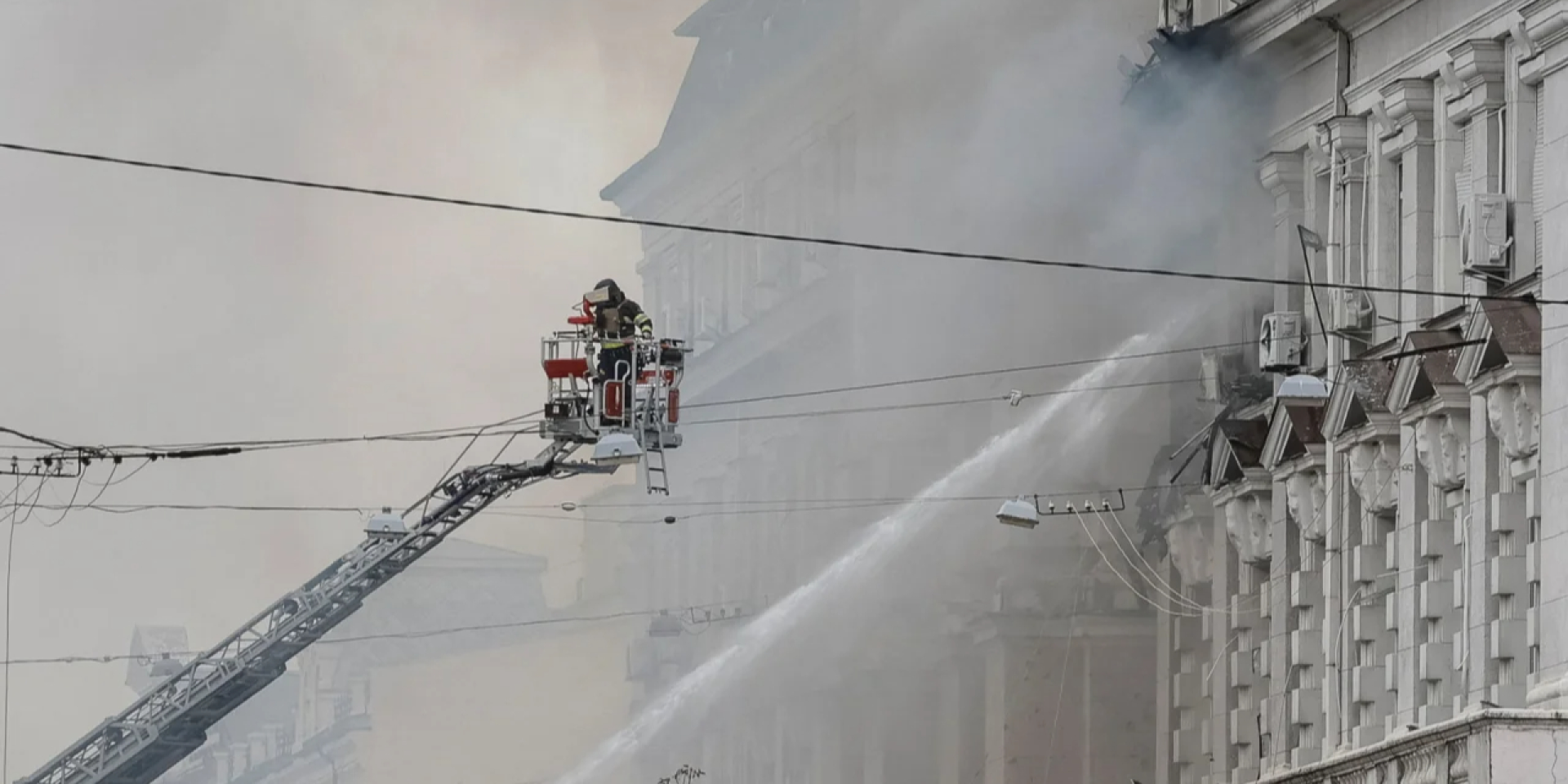 Consequences of the Russian strike on the SBU building in Kyiv (Photo: REUTERS/Gleb Garanich)
