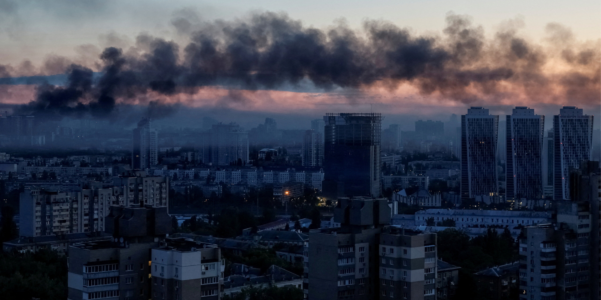 Последствия российского обстрела Киева (Фото: REUTERS/Gleb Garanich)