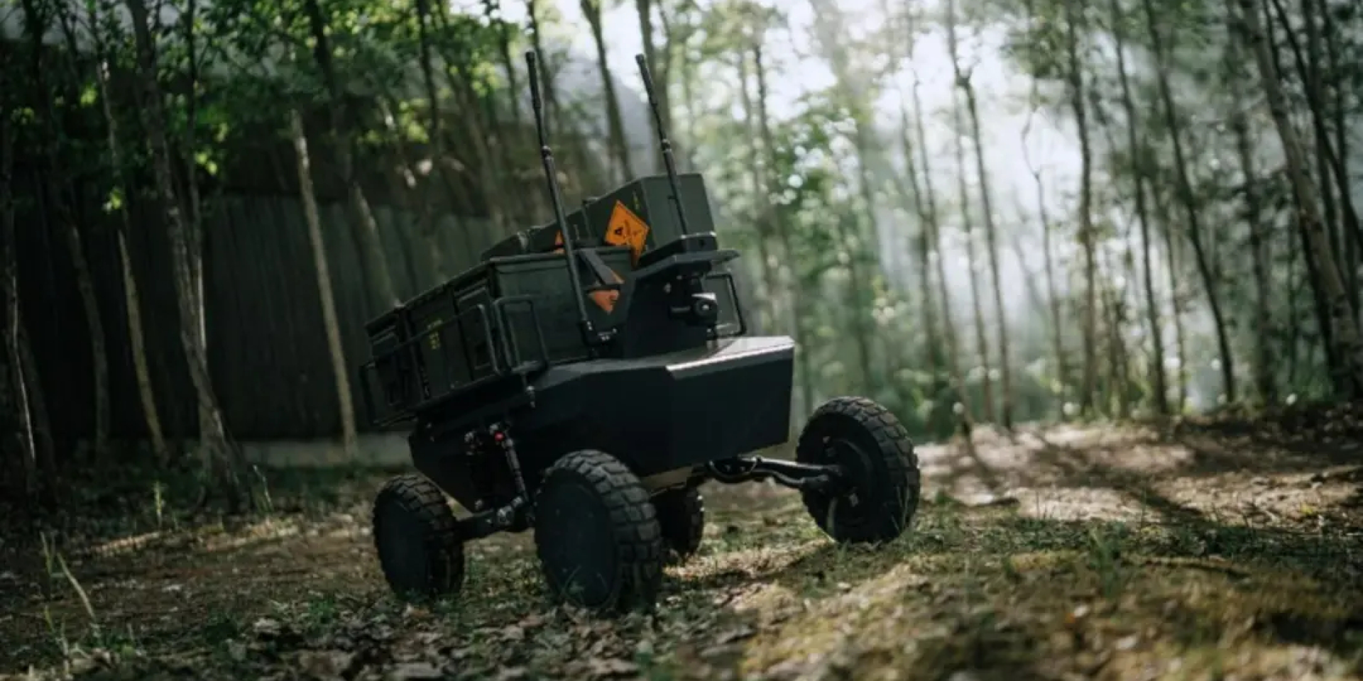Интеграция AtlasROVER с XOS позволяет воздушным и наземным роботам работать совместно (Фото: XTEND)