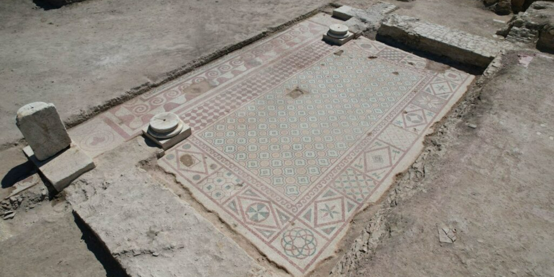 Мозаика еще не полностью открыта (Фото: Türkiye's Ministry of Culture and Tourism)