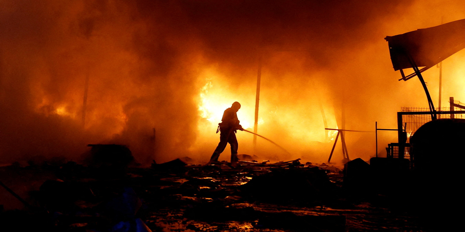 A fire caused by a Russian attack on Kyiv using ballistic missiles and drones overnight into Sept. 7, 2026 (Photo: REUTERS/Valentyn Ogirenko)
