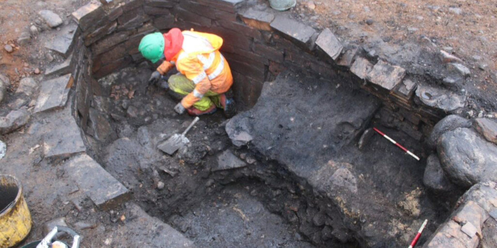 Женщину, возможно, похоронили в древнем колодце (Фото: Highland Archaeology Services Ltd)