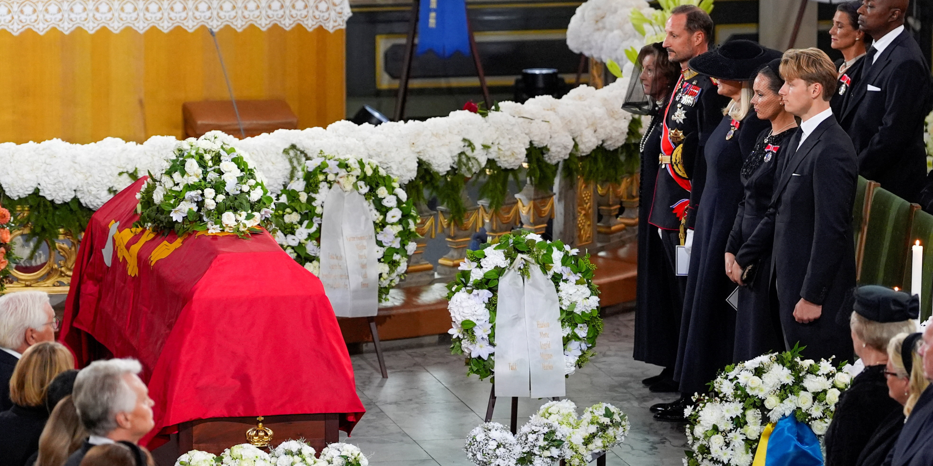 Королевская семья Норвегии прощается с Харальдом V в соборе (Фото: NTB/Lise Aserud via REUTERS)