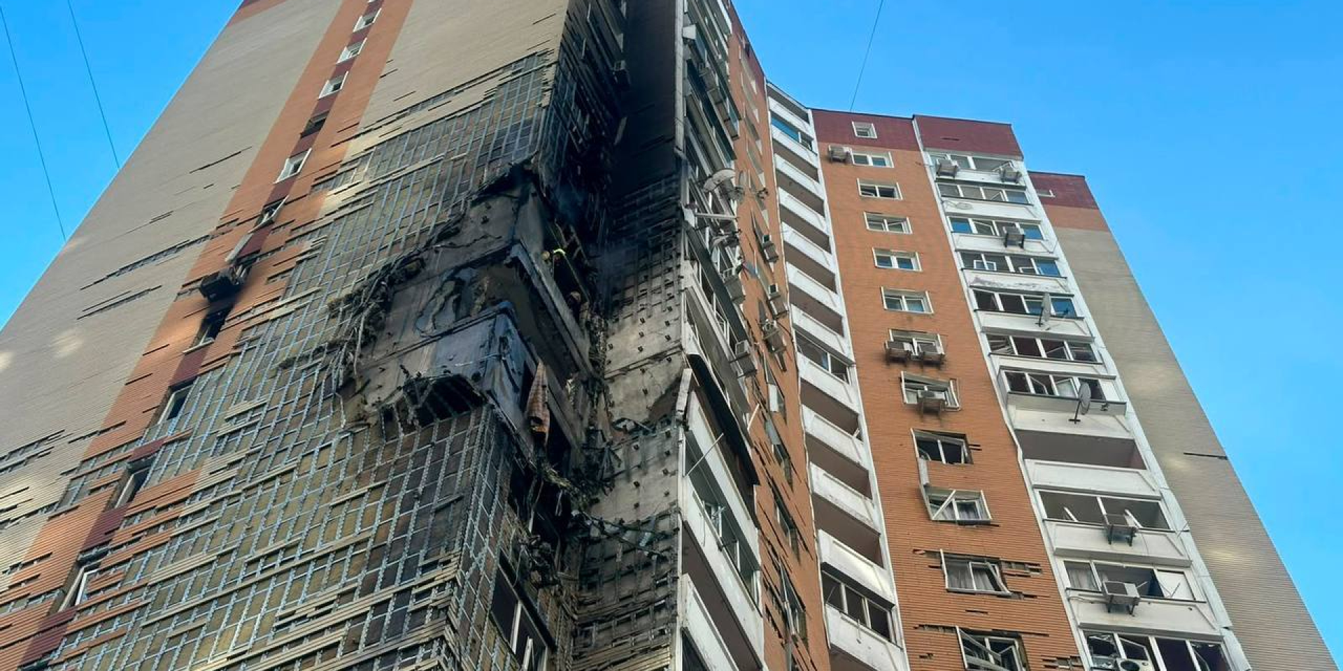 Eyewitnesses described the first moments after the Russian attack on a high-rise building in the Darnytskyi district (Photo: National Police)