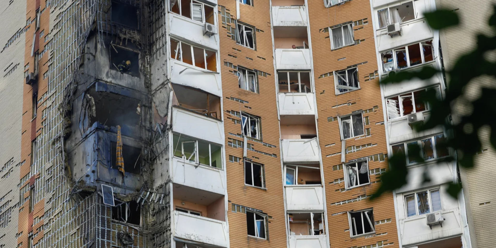 Consequences of the Russian strike on Kyiv (Photo: REUTERS/Valentyn Ogirenko)