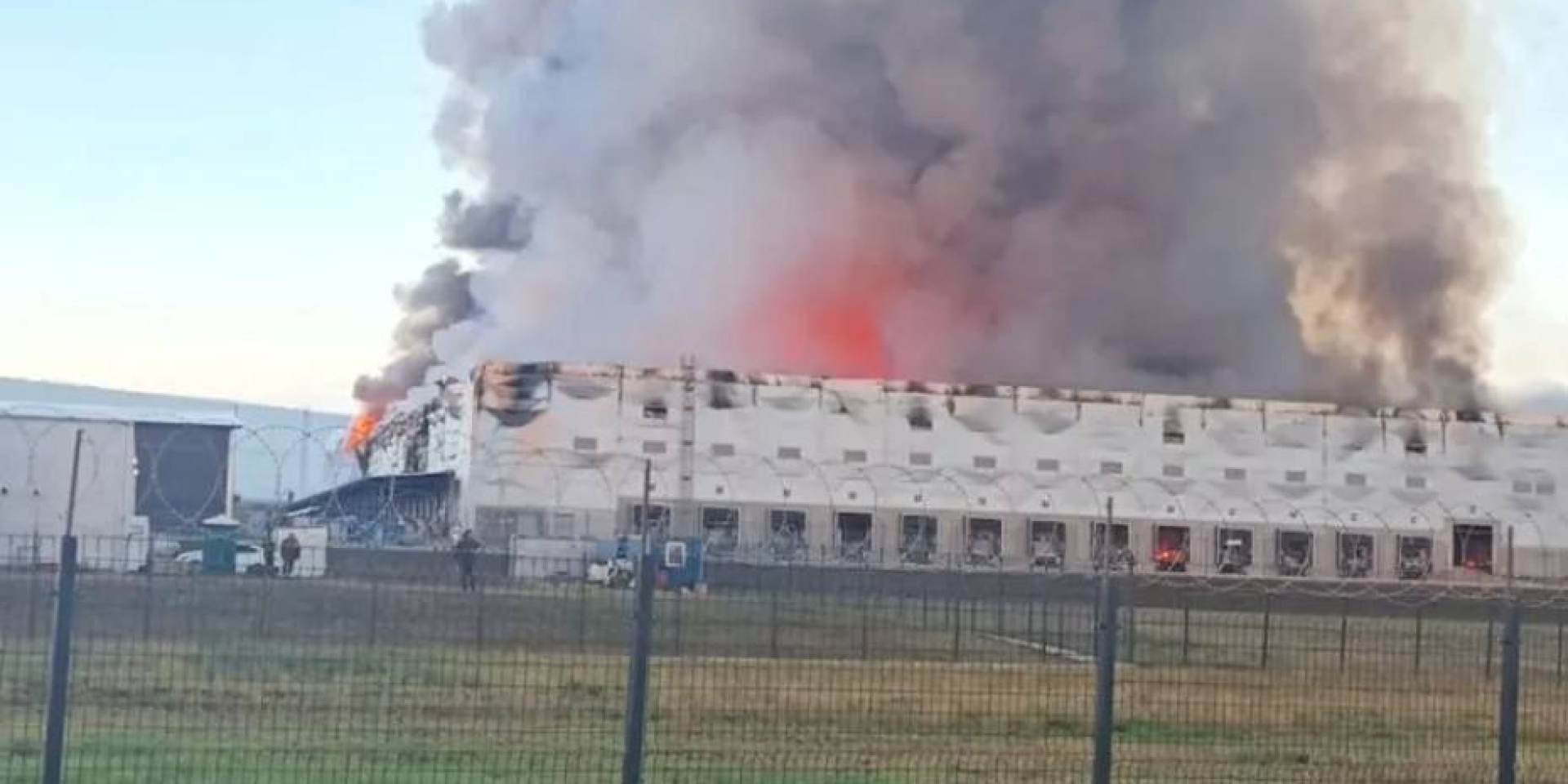 Fire at Ozon logistics hub in Saratov following strikes on September 11 (Photo: Exilenova+)
