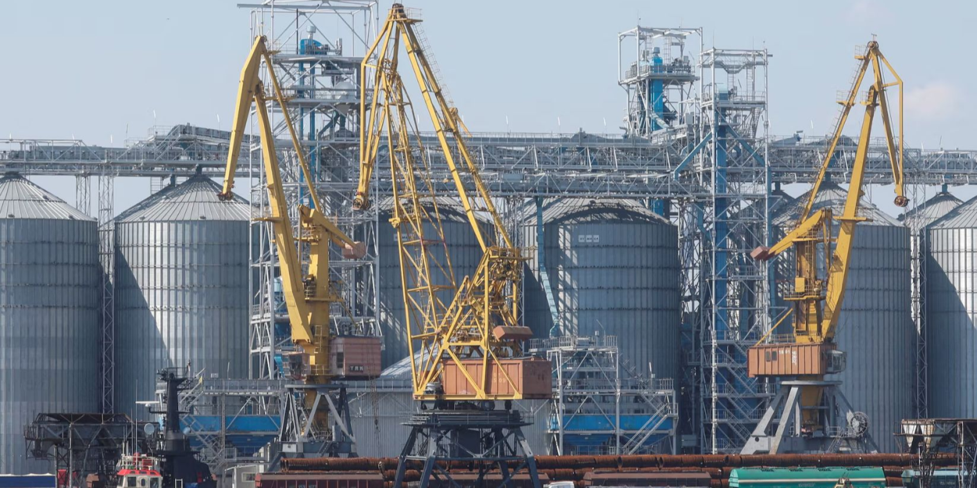 Экспорт украинской кукурузы через черноморские порты сталкивается с масштабными логистическими препятствиями (Фото: Reuters)