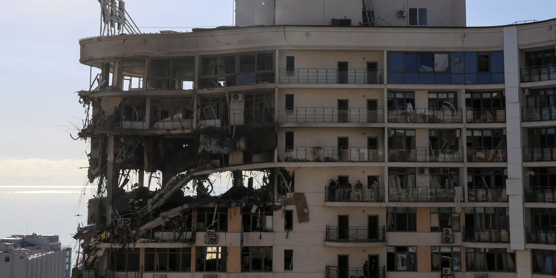 High-rise building damaged by Russian airstrike on September 12 (Photo: REUTERS/Nina Liashonok)