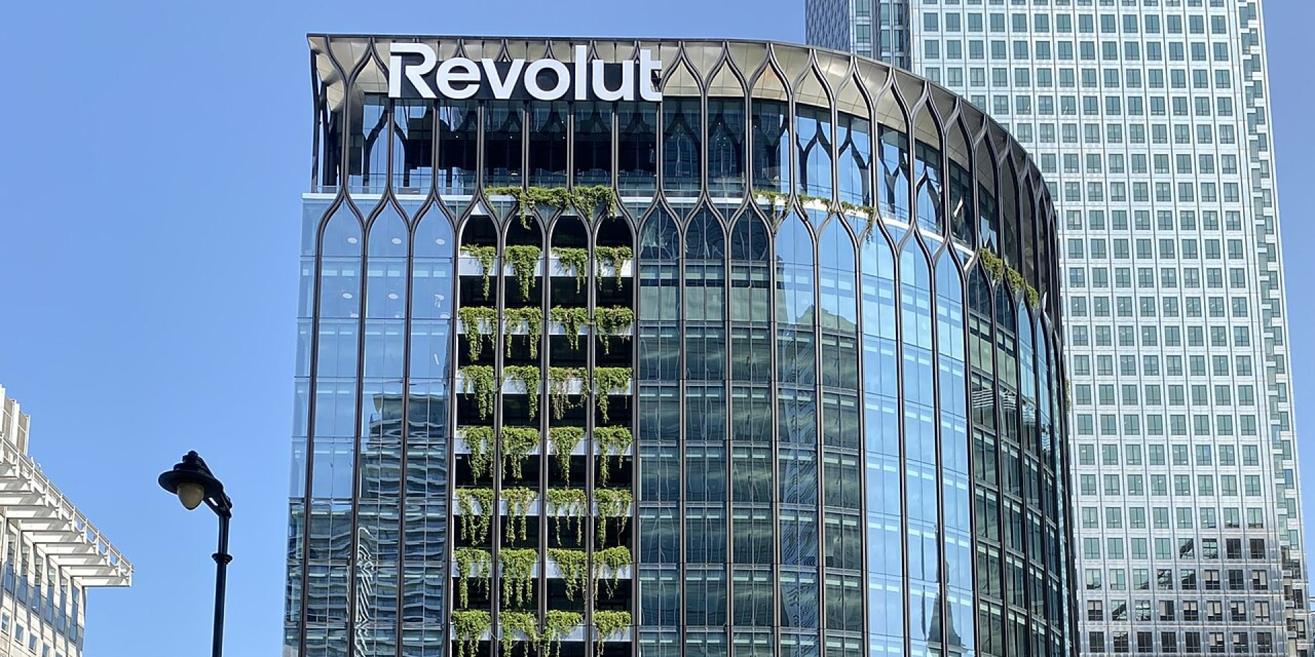 Британский офис Revolut признал утечку данных клиентов (Фото: Википедия)