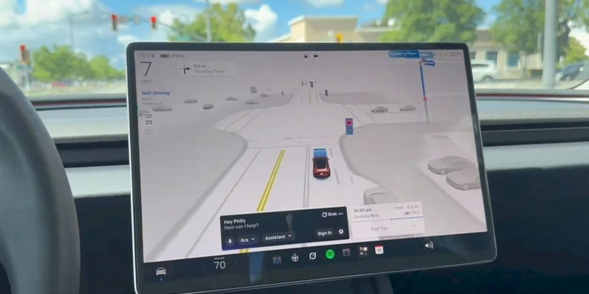 Tesla готовит новые функции ассистента (Фото: Tesla)