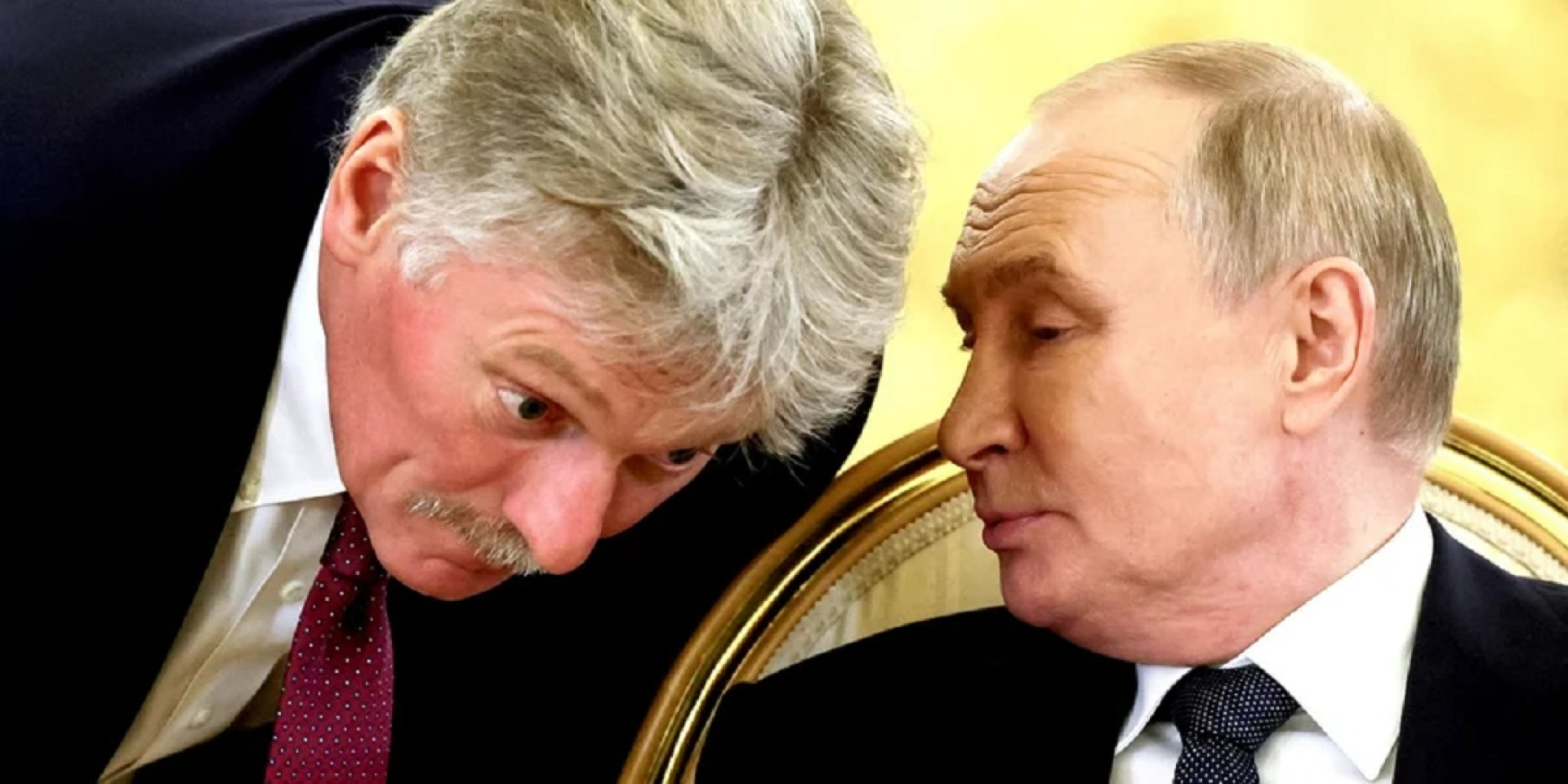 Речник Кремля Дмитро Пєсков і російський диктатор Володимир Путін (Фото: Sergei Ilnitsky/REUTERS)