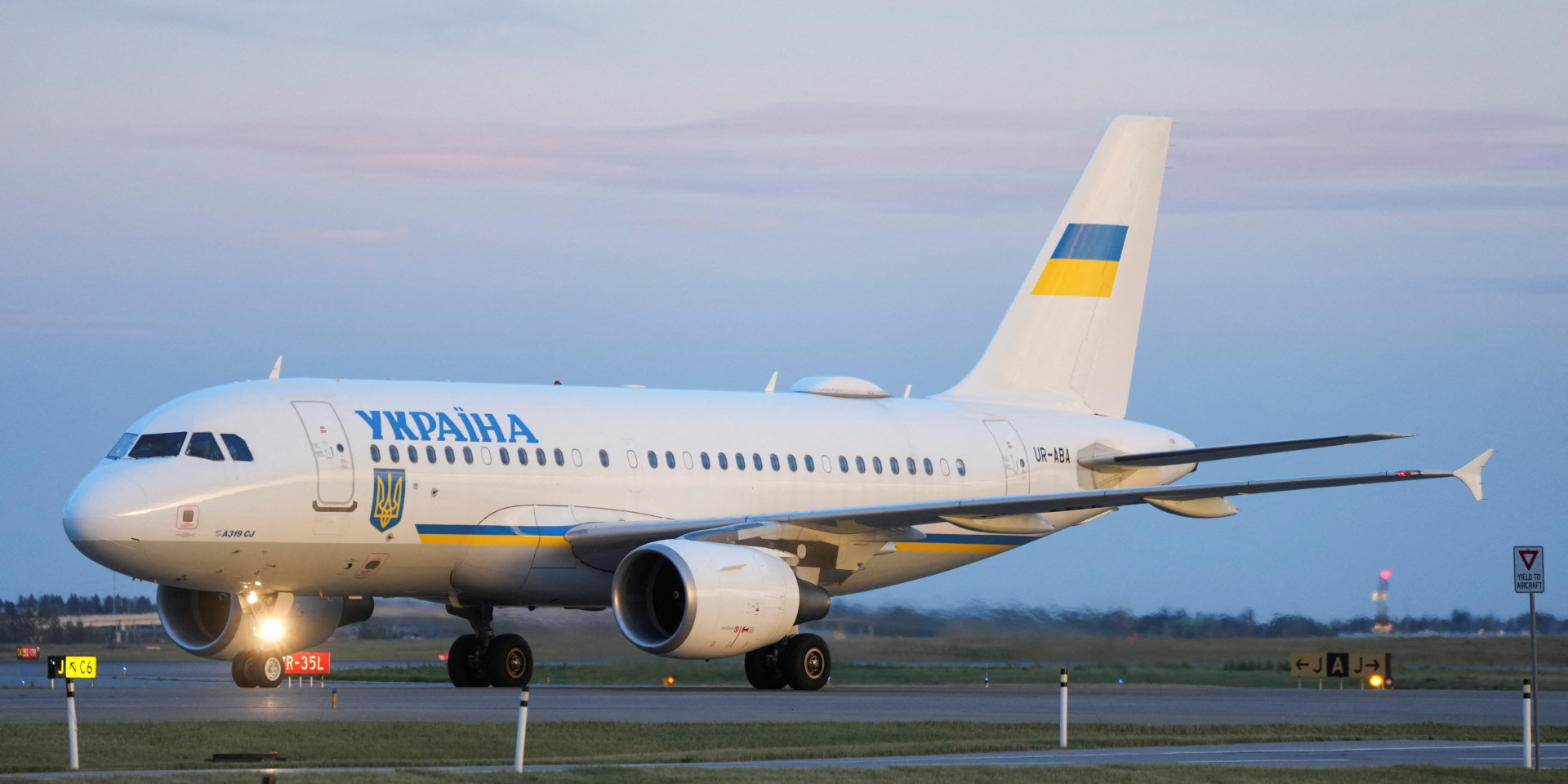 Президентський літак Airbus A319 після приземлення у Канаді, 10 вересня 2026 року (Фото: REUTERS/Todd Korol/Pool)