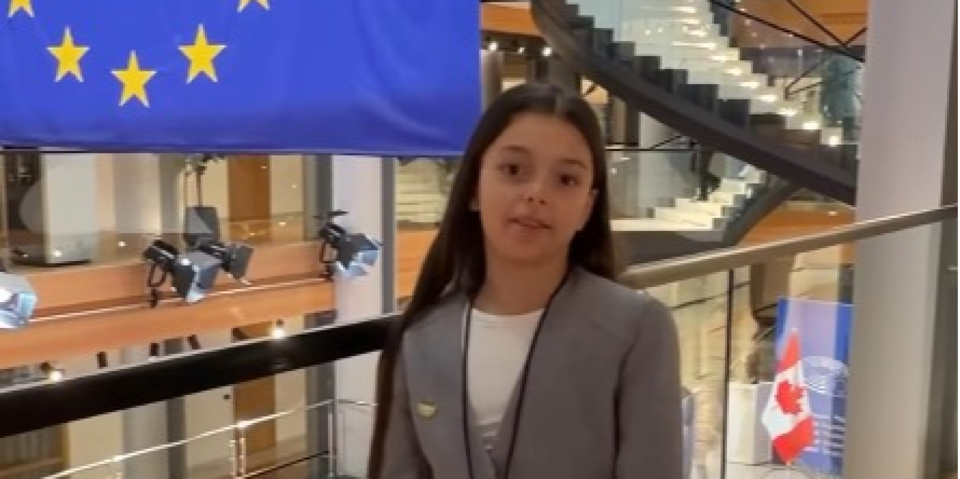 10-летняя Саша Паскаль сорвала аплодисменты в Европарламенте (Фото: Скриншот из видео paskals2016 в Instagram)