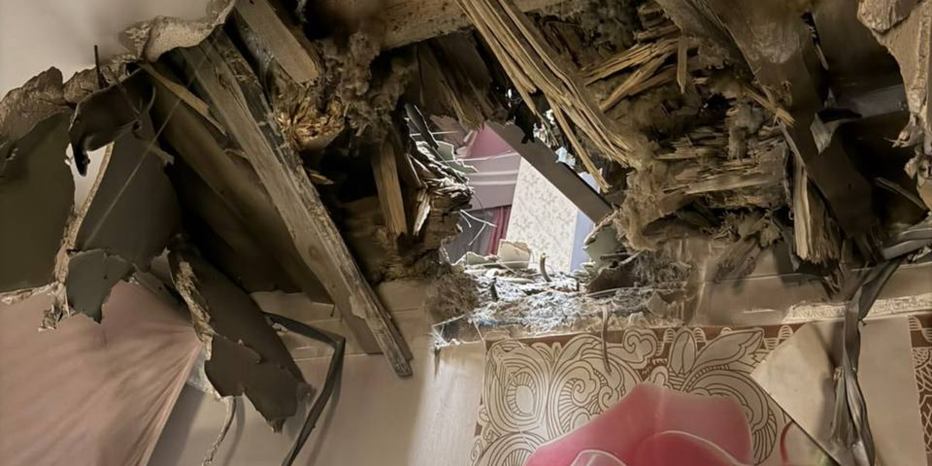 У селищі Глеваха Фастівського району удар по житловому будинку забрав життя жінки та двох маленьких дітей (Фото: Київська обласна прокуратура / Telegram)