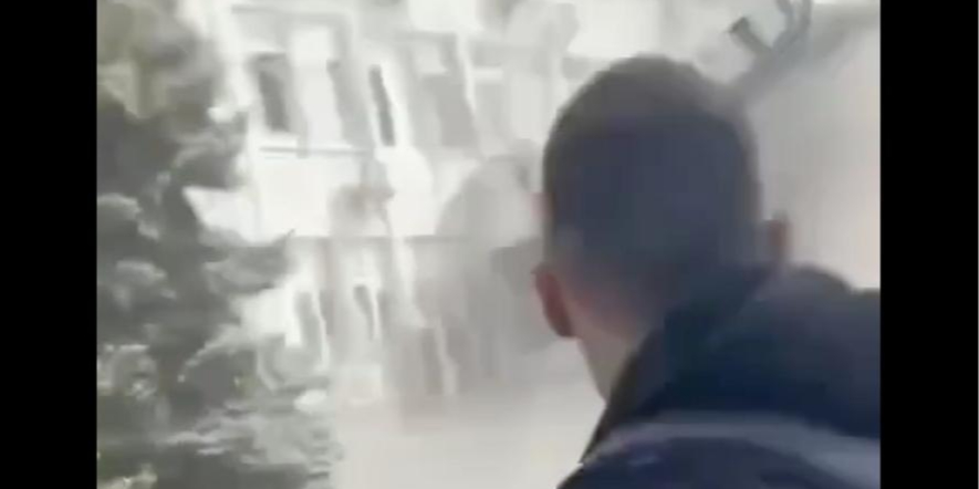 В Киеве дрон попал неподалеку от одного из корпусов КНУБА (Фото: Скриншот из видео)